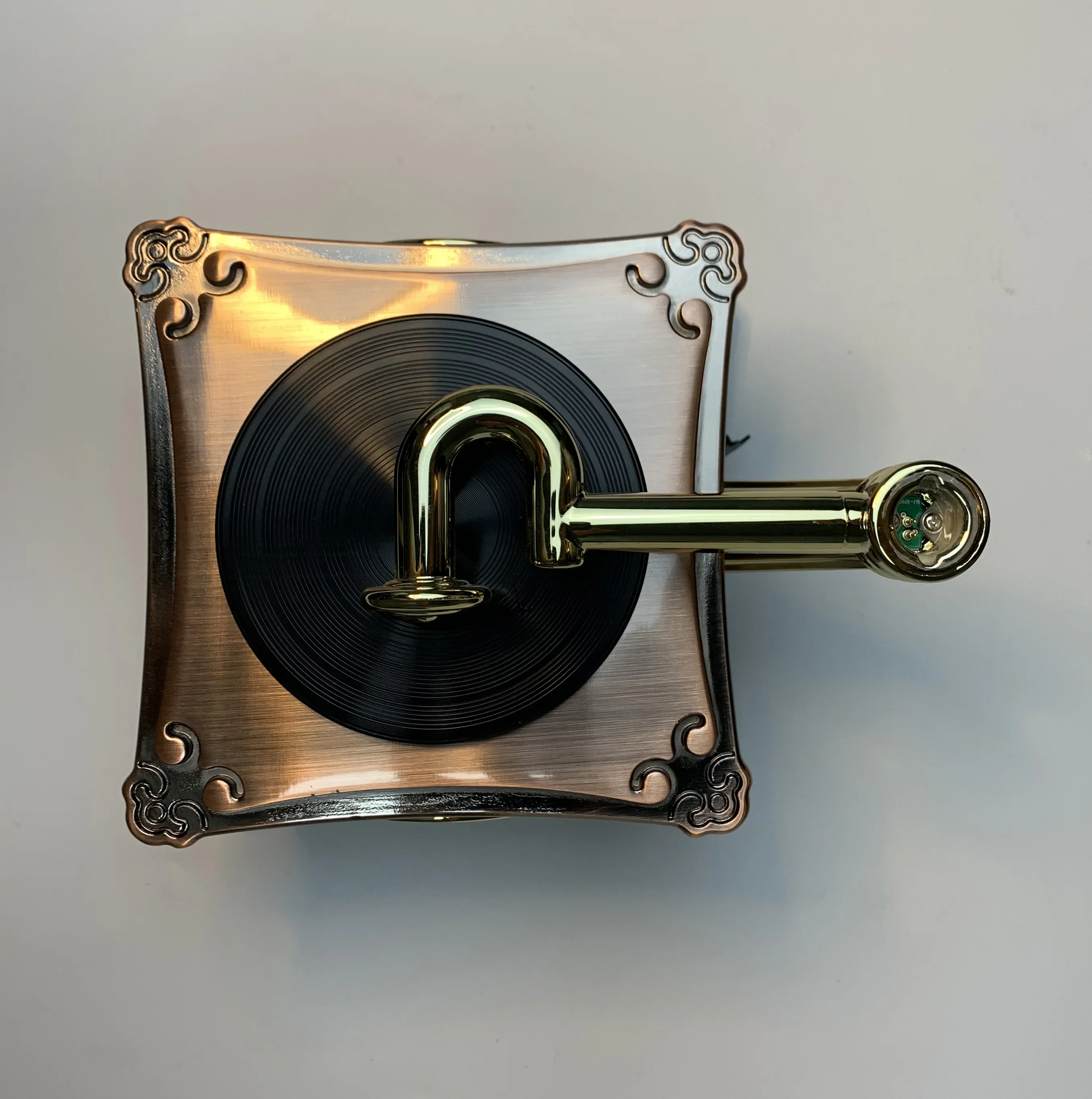 Attraktiver Preis neues Design hochwertige Mesh Mini-Lautsprecher Retro-Computer