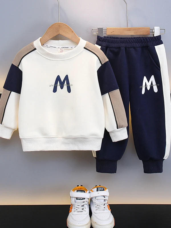 Conjunto Esportivo Moderno com Estampa de Letras para Meninos, Roupa Infantil Primavera Outono, Estilo Urbano Moderno para Cr...