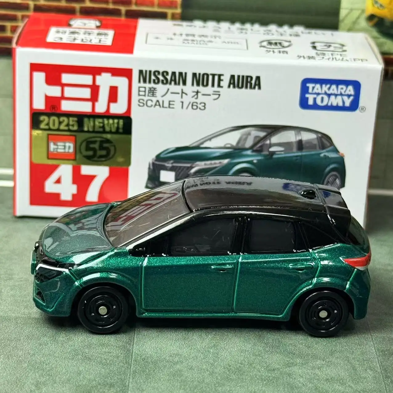 Takara Tomy Tomica No. 47 Nissan Notebook Aura Casting aleación estática coche vehículo Diecast Metal modo colección exhibición niño juguete