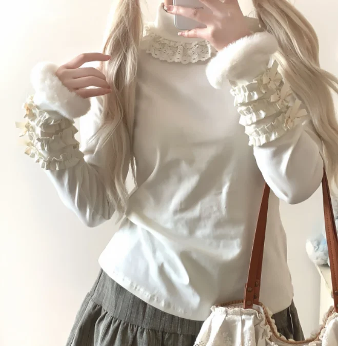 Bluzka Lolita z długim rękawem, pluszowa, ocieplana, jesienno-zimowa, golf, bazowa warstwa, urocza, odmładzająca, uniwersalna, z falbankami.