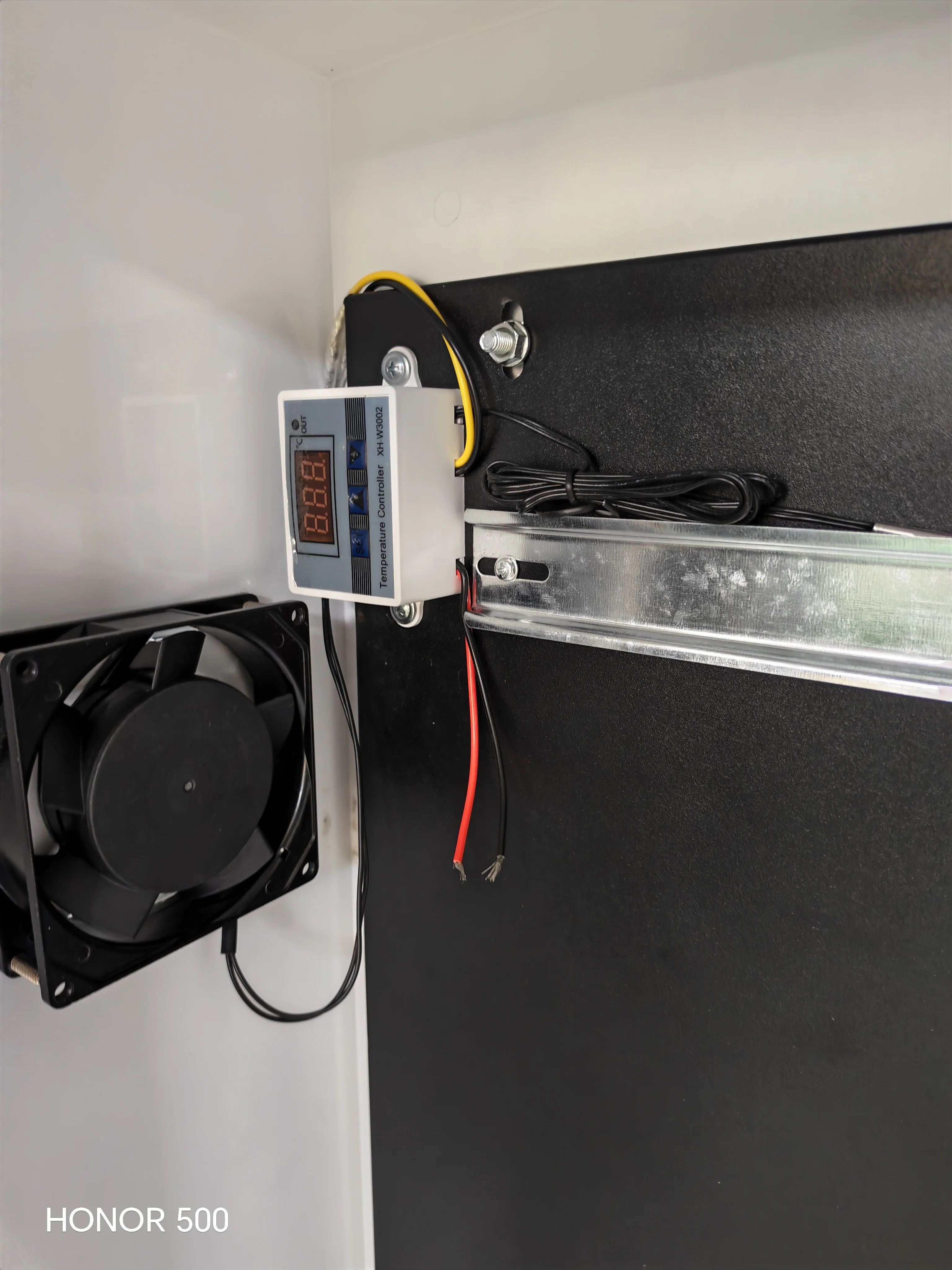 220V EV Charger Protection Box for Tesla BYD Jetour with Temperature Display Controller and High Power Metal Cooling Fan
