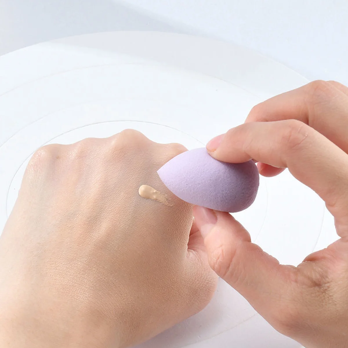 14 منتفخة من البودرة القطيفة للاستخدام الرطب والجاف مناسبة لكريم الأساس السائل ومجموعة أدوات مكياج ناعمة وصديقة للبشرة