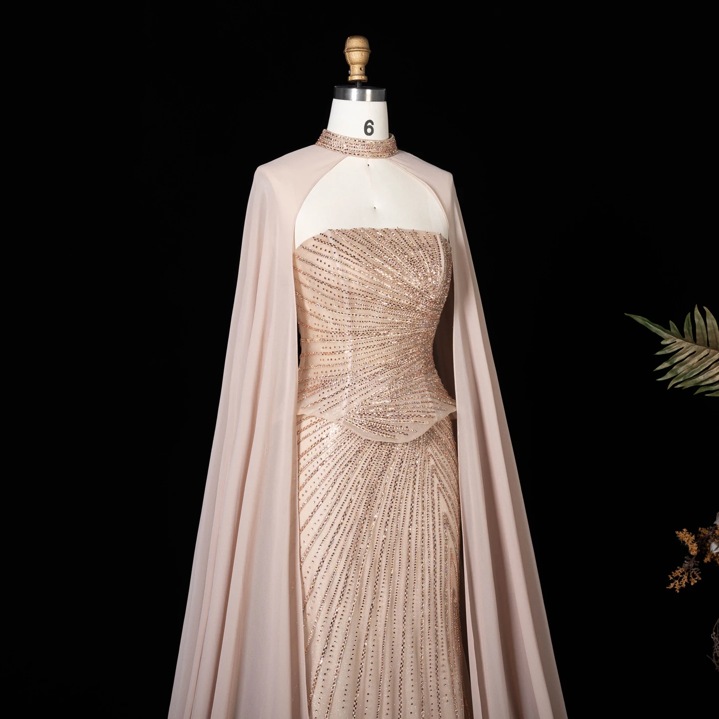 Sharon Said Luxuriöses lila Abendkleid, trägerlos, mit Kristallperlen, langer Chiffonumhang, Meerjungfrauen-Schnitt, formelles Abendkleid für besondere Anlässe, SS112 Custo – Detail 12