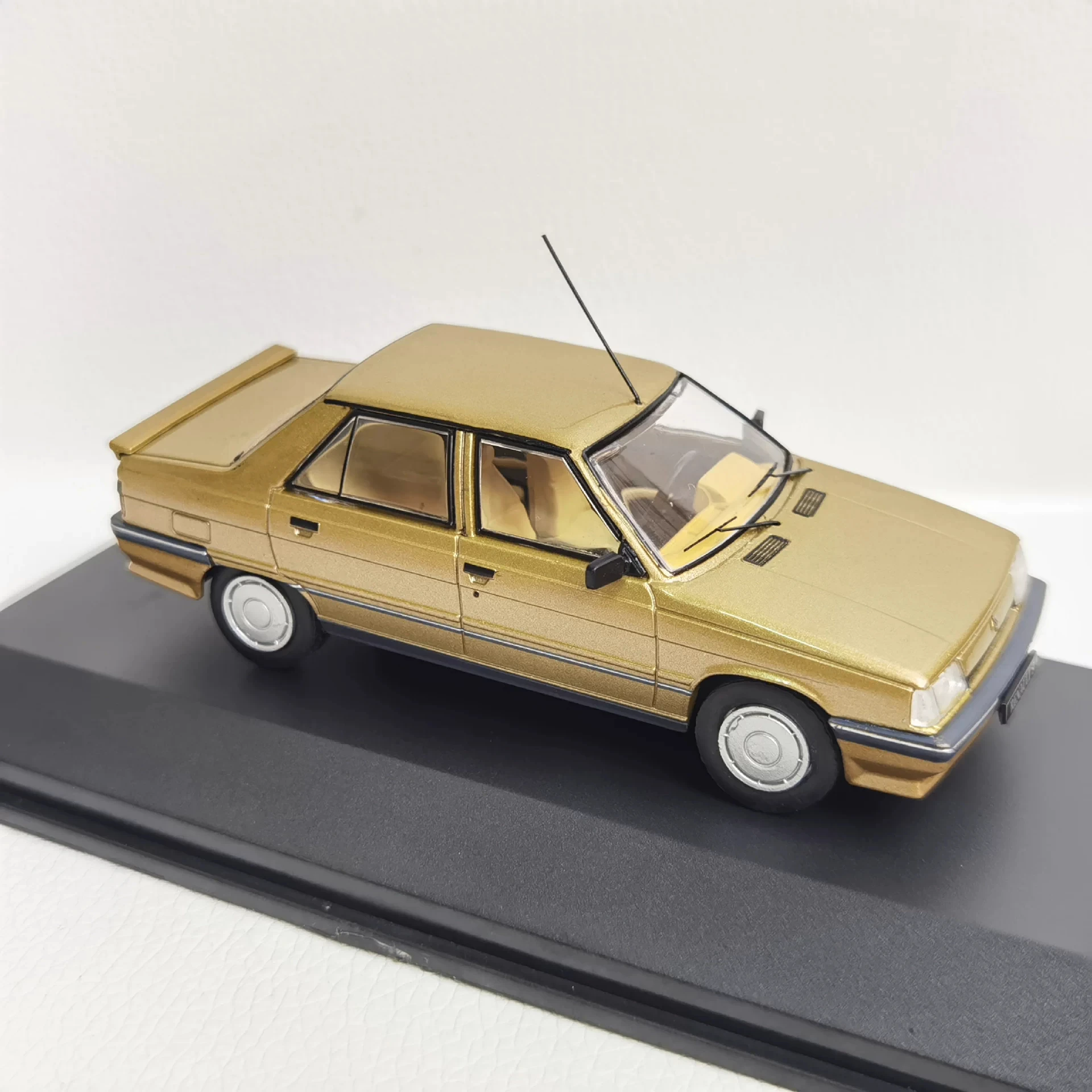 أوديون 1/43 رينو 9 GTL 1987 موديل سيارة رينو، سبيكة، 2R