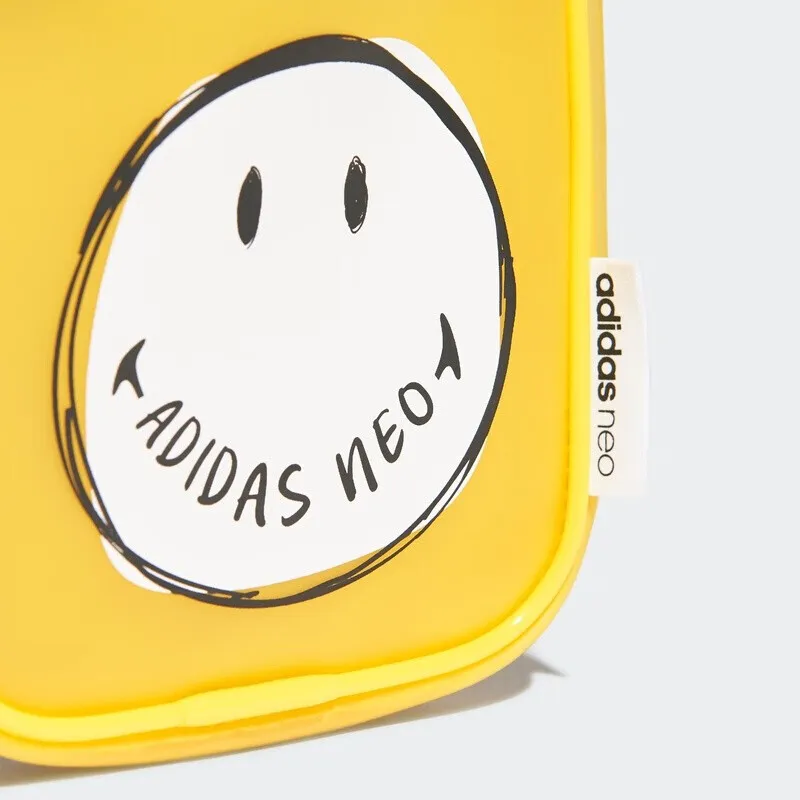 아디다스 네오 플레이풀 파우치, 도시 탐험 및 레저 활동을 위한 생기 있고 견고함