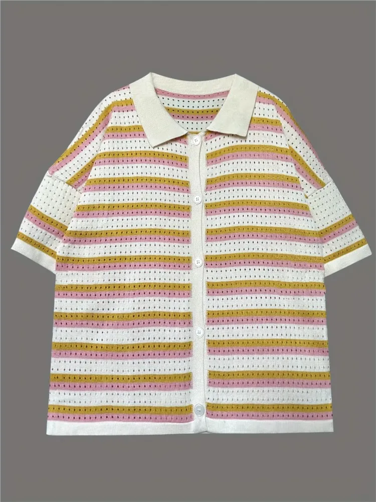 Set estivo a due pezzi lavorato a maglia Moda femminile Strisce color block Top con fibbia a fila singola Pantalone corto Completo versatile da donna