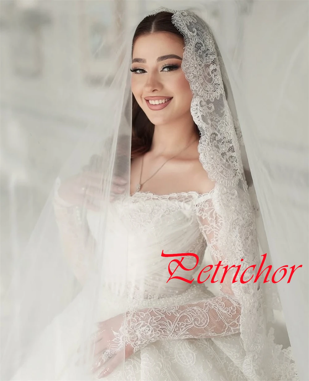 Customized High Quality White Organza Wedding Dress Exquisite Strapless Off the Shoulder Long Sleeves Chapel Train Bridal Gowns