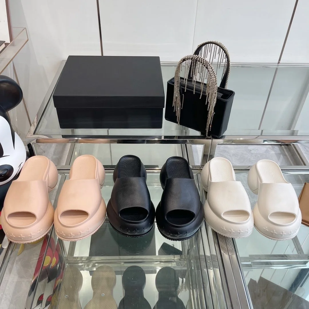 

24 years spring and summer new slippers, women's simple fashion slippers, rubber one piece, SIZE35-40