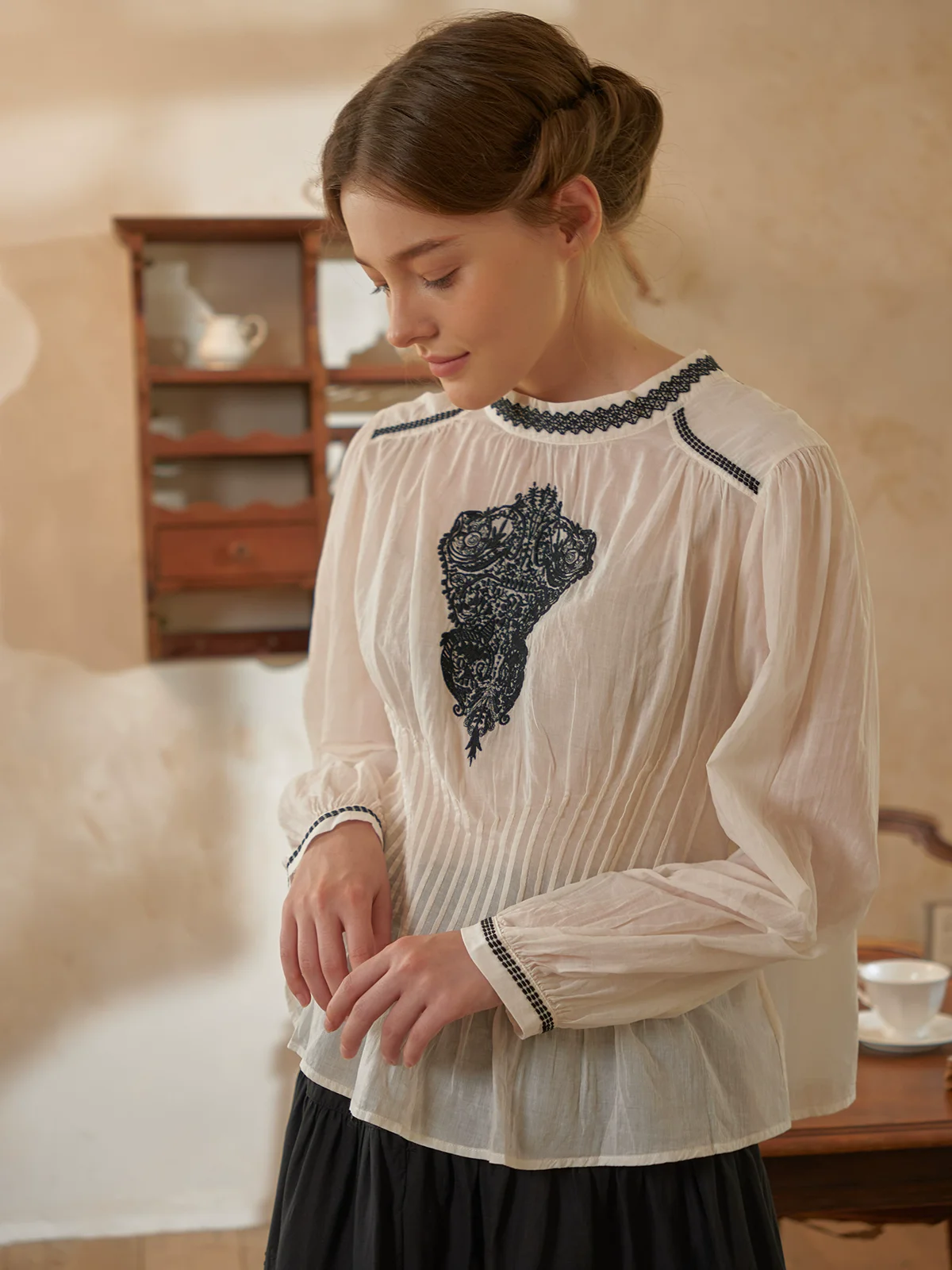 

Spring Summer Women French Embroidery Black and White Slim Fit Sun Protection Thin Cotton Long Sleeve Blouse/Shirts