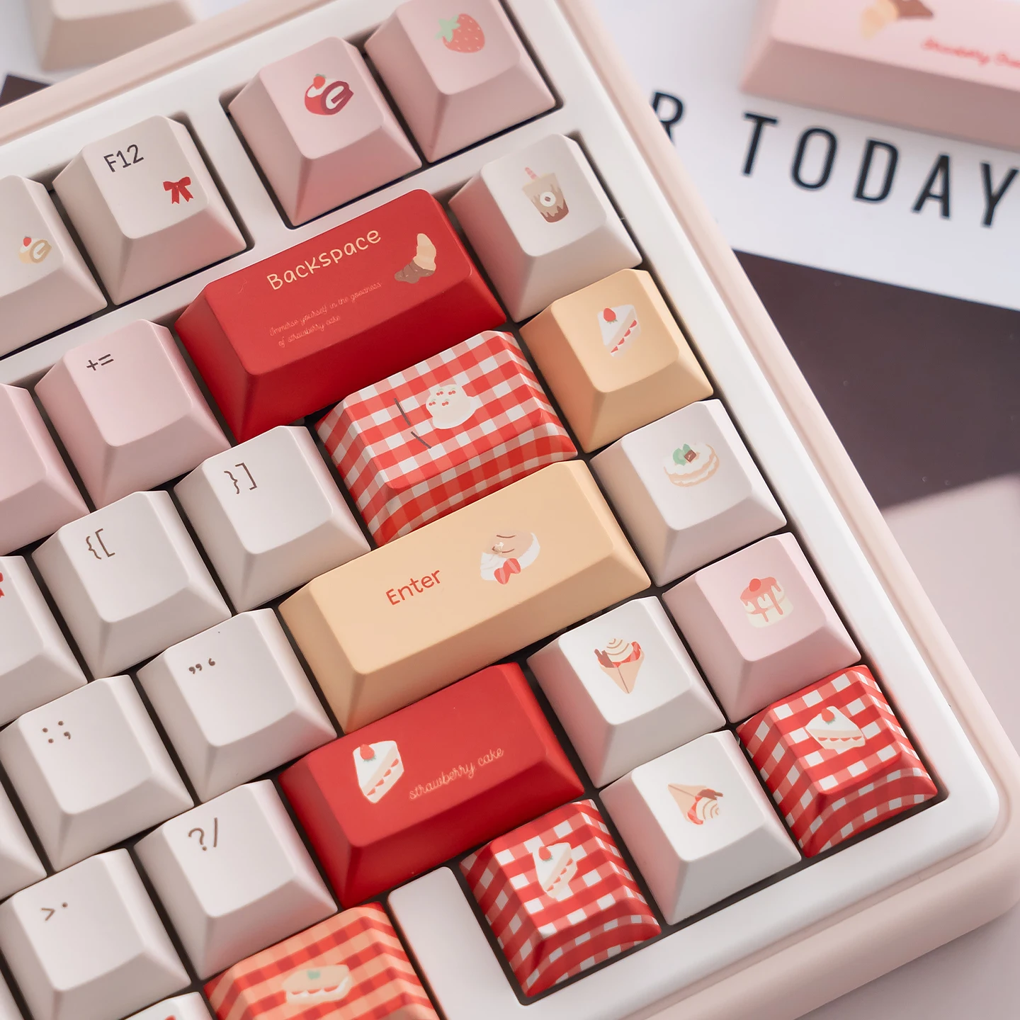Urocze nakładki na klawisze w kształcie truskawek, PBT Cherry Dye-Sub, nakładki dla dziewczyn, kompatybilne z klawiaturami mechanicznymi Mx Cherry 61/64/87/96/104 — zdjęcie produktu 4