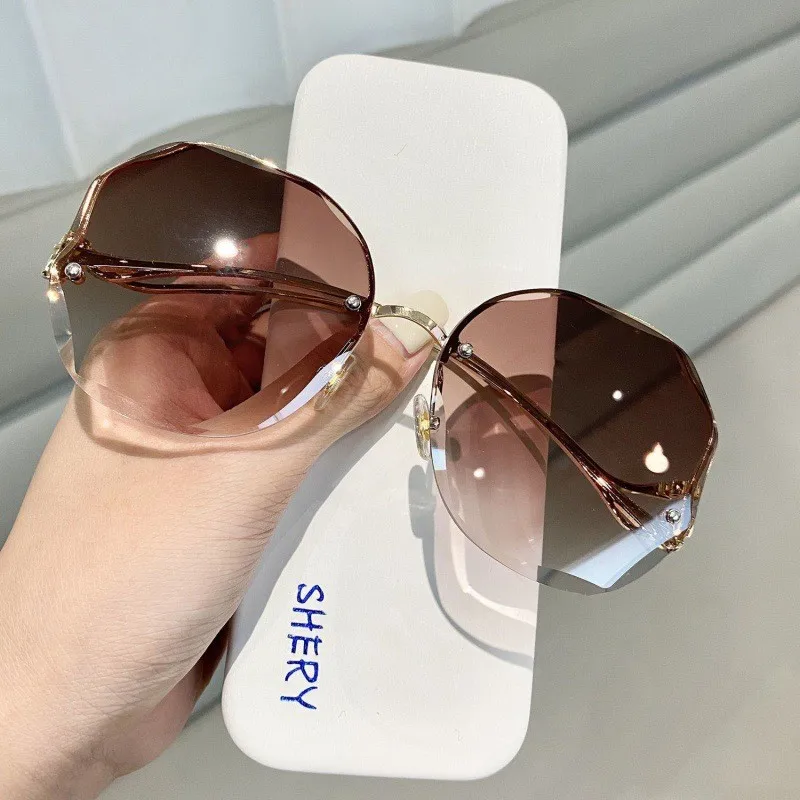 2023 Luxury Brand Design Vintage Rimless Rhinestone Sunglasses Women Men Fashion Gradient Lens Sun Glasses Shades for Female