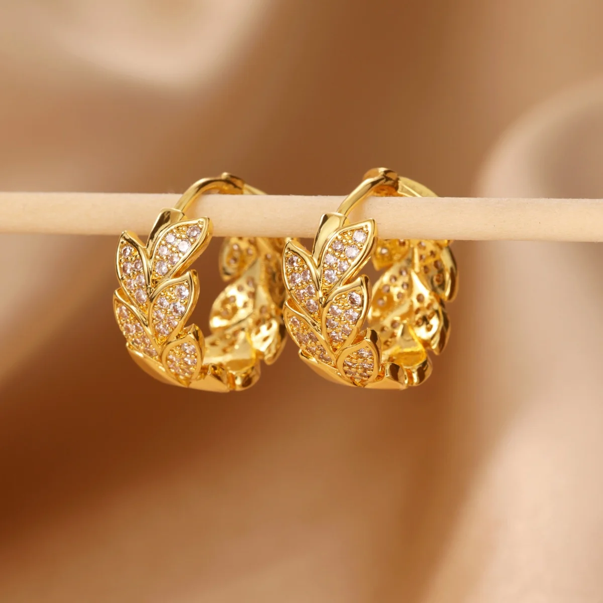 Dainty Luxury Full Zircon Leaf Hoop Earrings For Women 18K Gold Plated Geometric Branches Leaves Huggie Earrings Vintage Jewelry