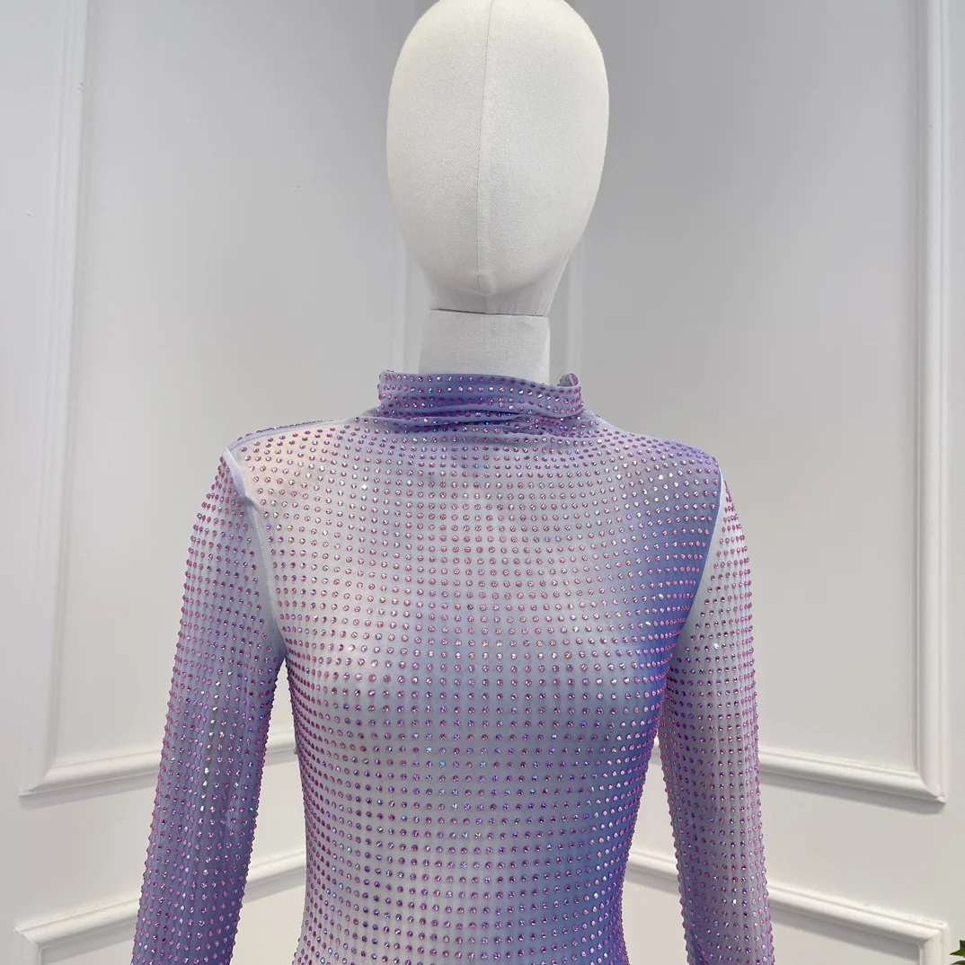 2025 Nuovo viola chiaro viola primavera estate lusso dolcevita di alta qualità manica lunga diamanti abito da donna