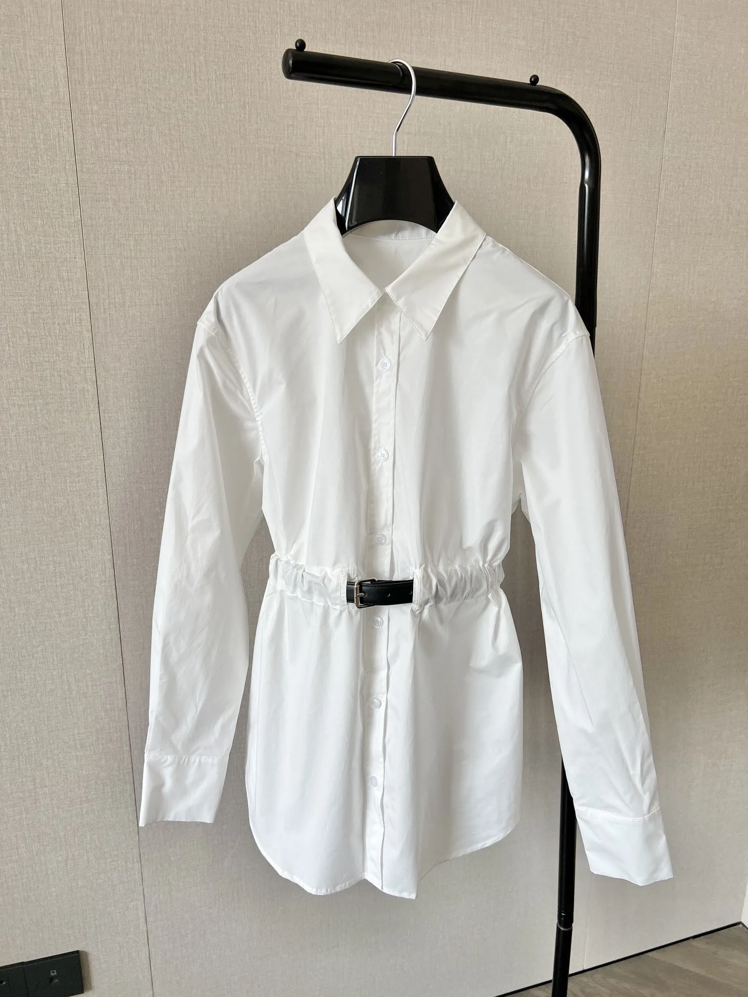 

2024 Spring and Summer New Women's Fashion Contrast Color Belt Slim Shirt 0302