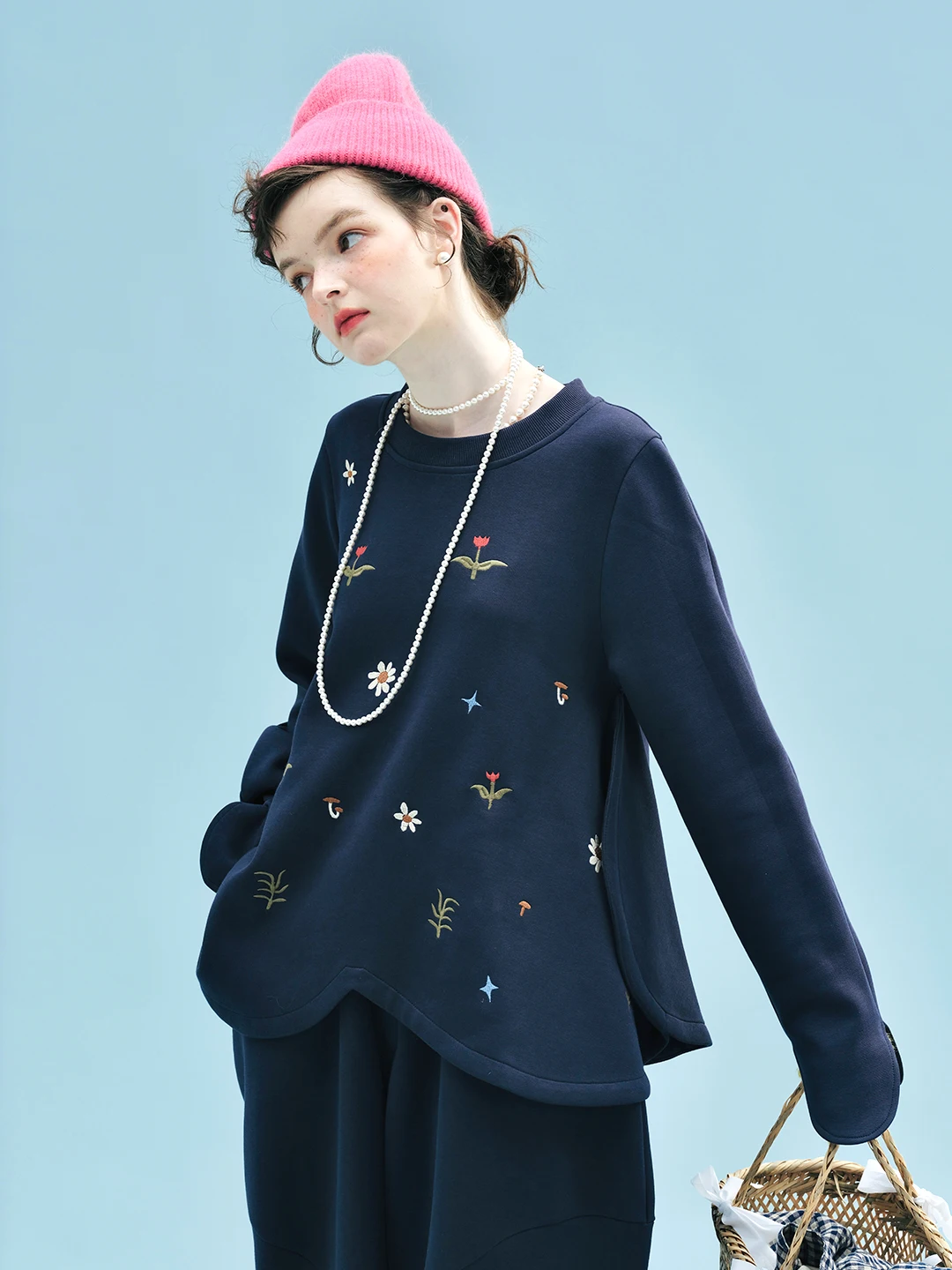 Floral Embroidered Navy Blue Sweatshirt - Casual Daily & Sweet Style Unique & Charming