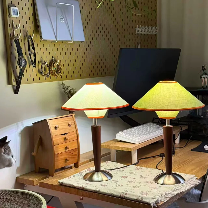 New Desk Lamp Retro Green and Simple White Solid Wood Lamp Body and Fabric Lampshade E27 Light Bulb