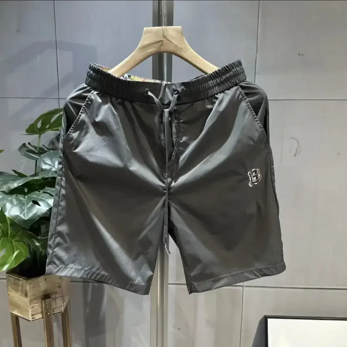 

Fashion Quick-Drying Beach Shorts Men's Fashion Brand Personality Pure Color All-Matching Outerwear Men's Fifth Pants