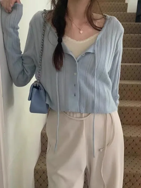 

Новый женский вязаный кардиган с вырезами и длинными рукавами, в стиле французского шика, на раннюю весну, с поясом, открытый.