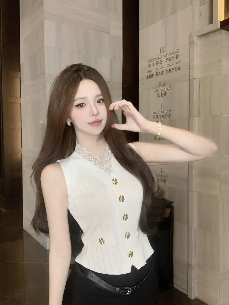 

Small Fragrance Short Knitted Vest Women 2025 New Lace Spliced V Neck Metal Button Slim Fit Sleeveless Sweater Cardigan