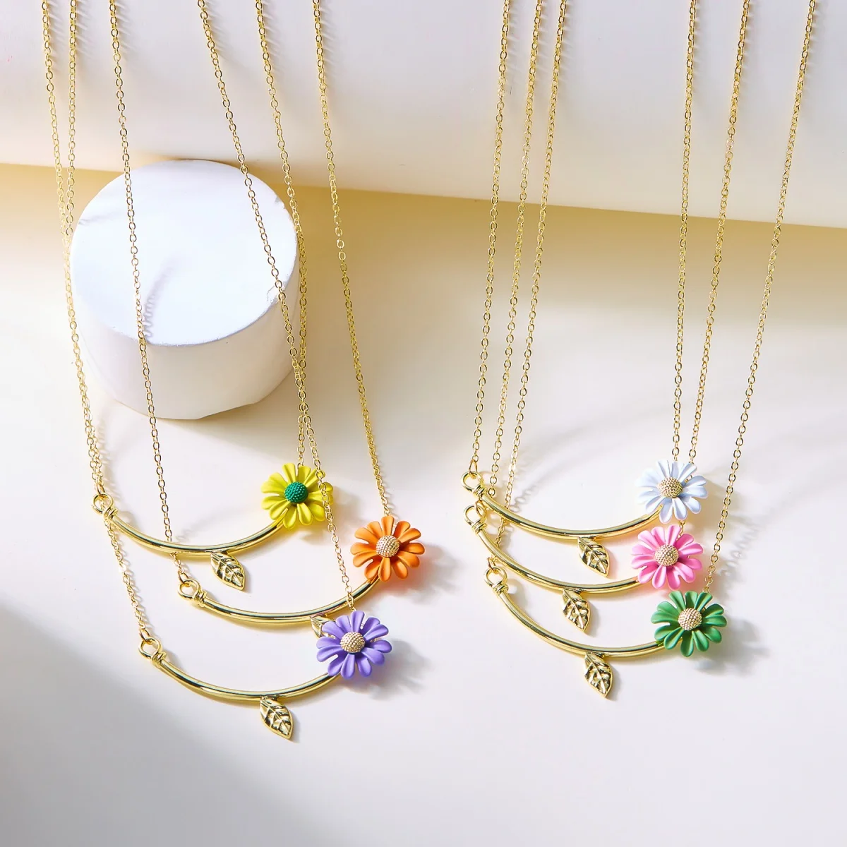 

Trendy Sweet Colorful Daisy Flower Pendant Necklace For Women Men Vintage Fashion Sunflower Floral Clavicle Chain Choker Jewelry