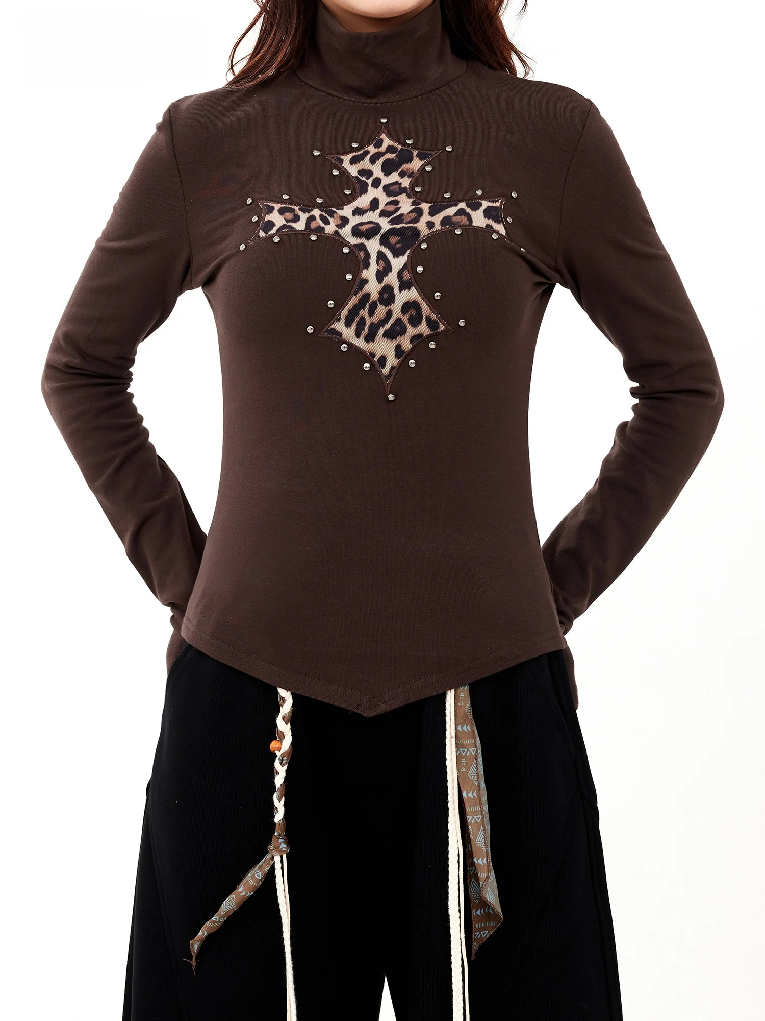 

High Collar Long Sve Embroidered T-irt Women's Slim Fit Leopard Print Patchwork Rivet Base Top Coffee Color Spring 2026