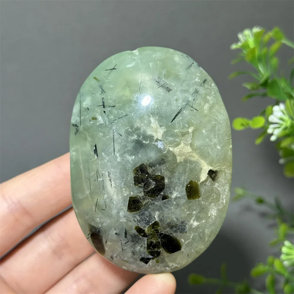 Natural Green Grape Tourmaline Agate Palm Play Mineral Quartz Meditation Witchcraft Treatment Energy Collection Home Decoration