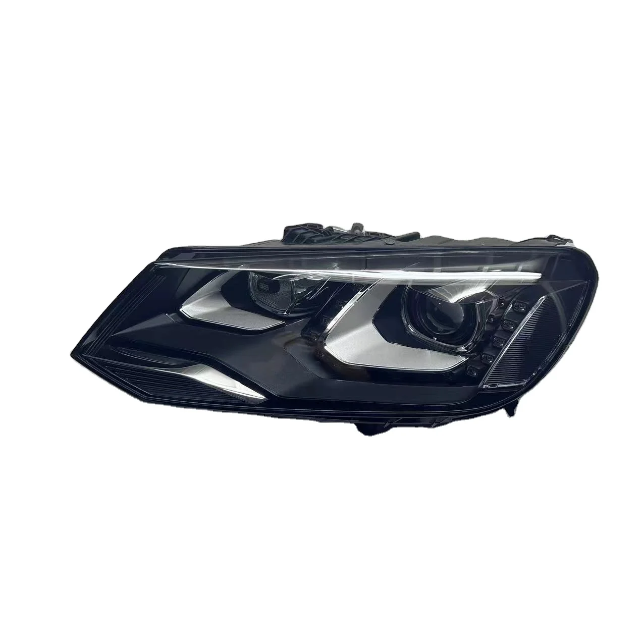 

For Volkswagen Touareg headlamp assembly 0308 New and old LED front car daytime running bulb low configuration