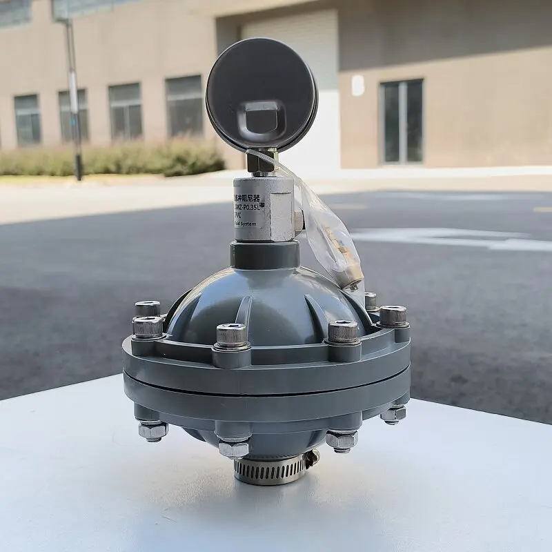 Pulsation Dampener CPVC UPVC Body with Pressure Gauge, PVDF Bladder Type Surge Damper for Chemical Pump System