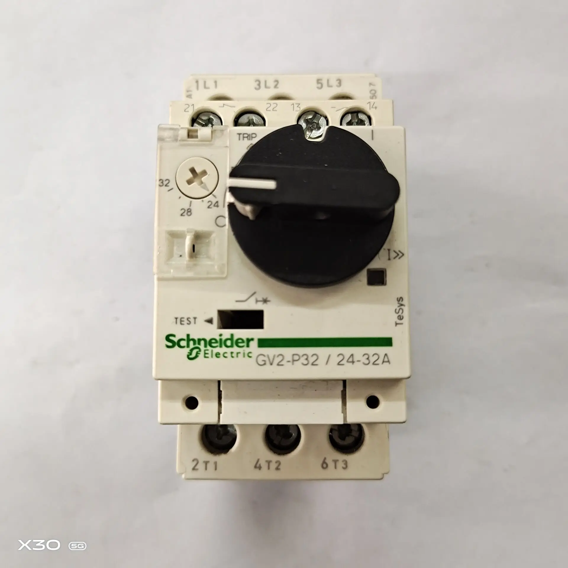 

GV2-P32 GV2-P16 GV2-P14 GV2-P08 Circuit breaker sensor