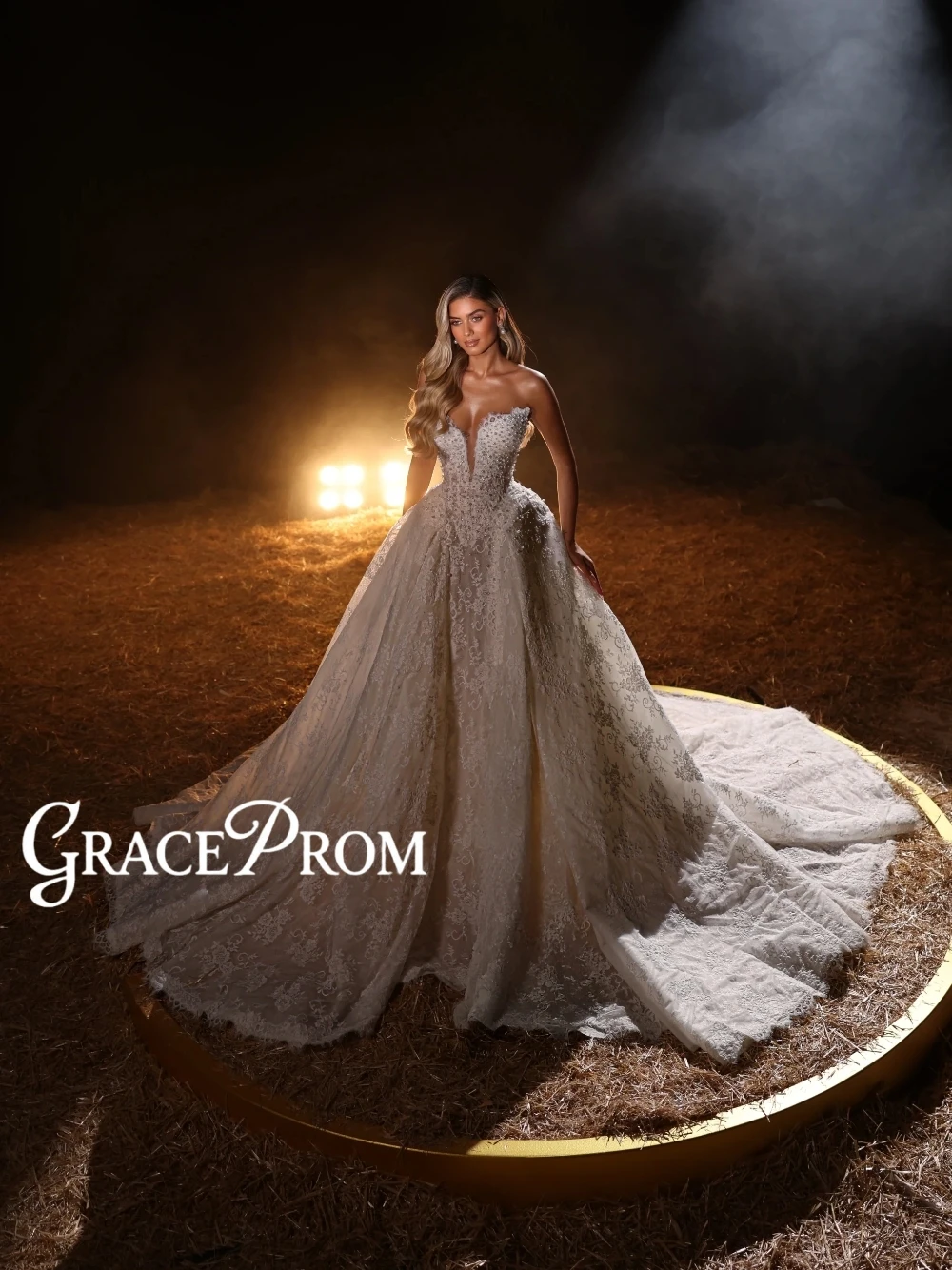 Graceful Appliques Pearls Wedding Dress Fitted Waist Ball Gown Noble Customized Long Train Stunning Sleeveless Bride Wear