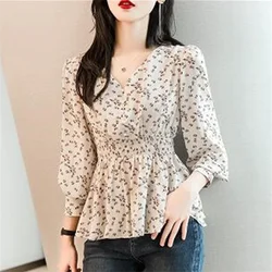 Pearl Button V-neck Shirt Women Retro Floral Shirt  Tunic Lantern Sleeve Blouses Women Elegant Pullover Soft Casual Retro Shirt