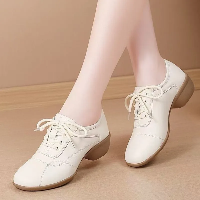 Damen-Tanzschuhe mit niedrigem Absatz, Schnürung, weichem Kunstleder …