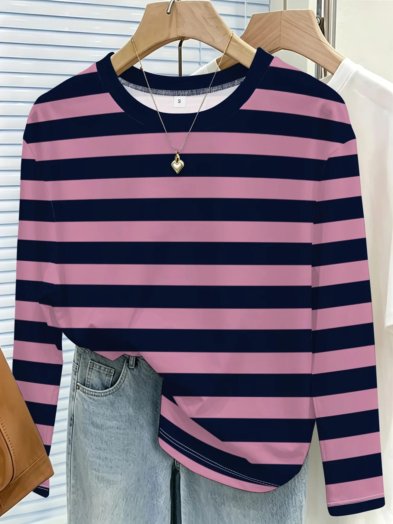 Frühlings- und Herbst-T-Shirt für Damen mit minimalistischem Streifenmuster, lässigem Rundhalsausschnitt, langen Ärmeln, in Übergrößen, im Retro-Amerikanischen Stil. – Detail 4