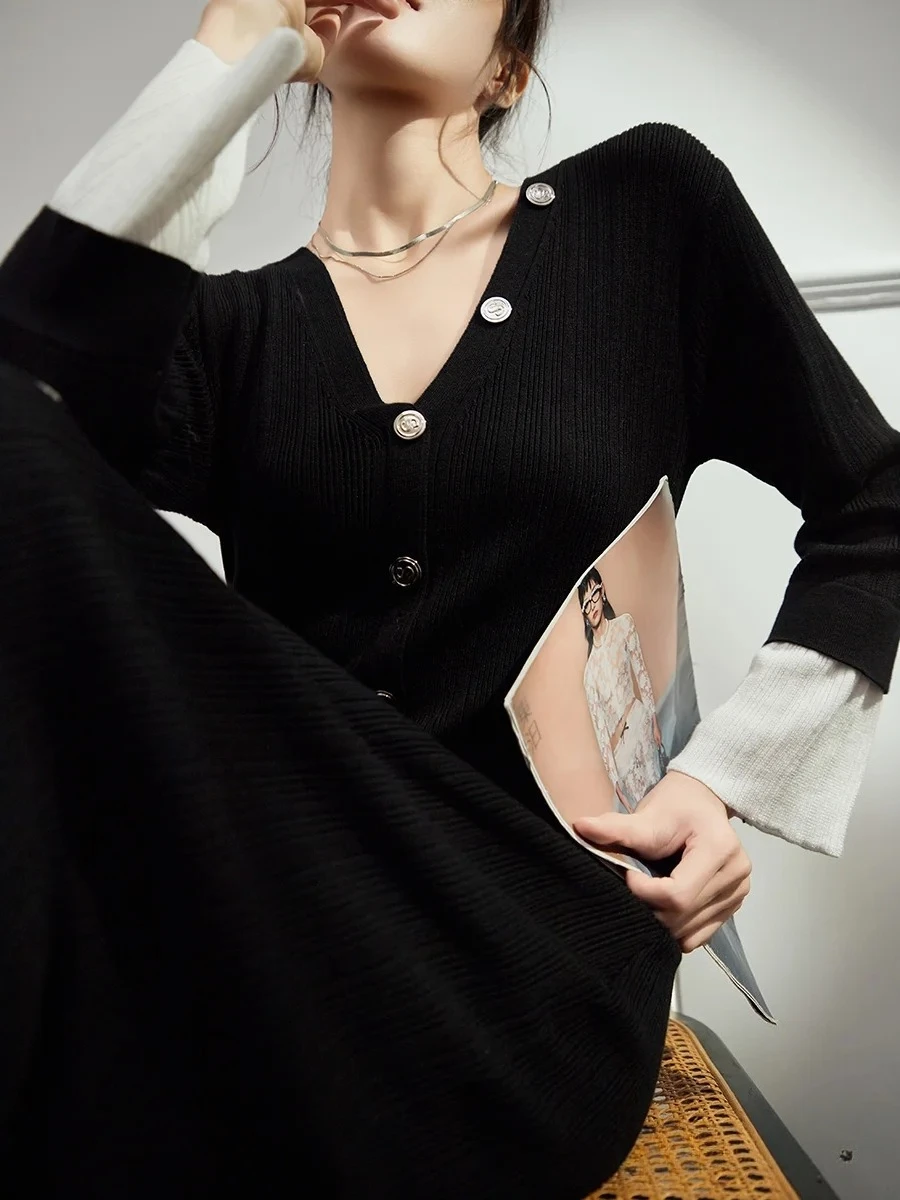 

Весна 2024, новый стиль, темпераментное трикотажное платье, облегающее платье с внутренней юбкой, закрывающее бедра, дизайн средней длины, элегантная женская одежда