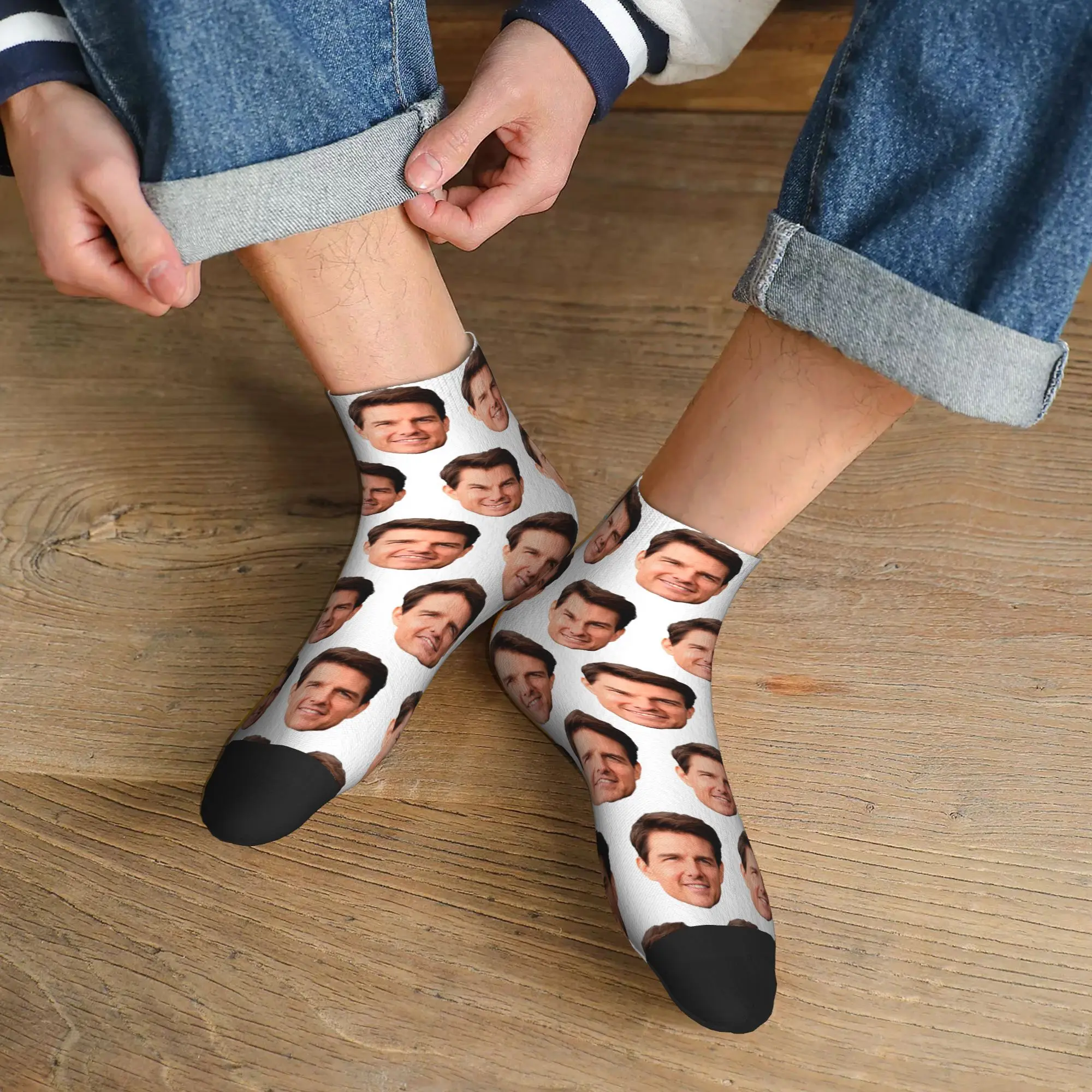 

All Seasons Tom Cruise Face Cutout Socks Harajuku Sport Middle Tube Socks Soft Funny Stockings for Men Women Christmas Gifts