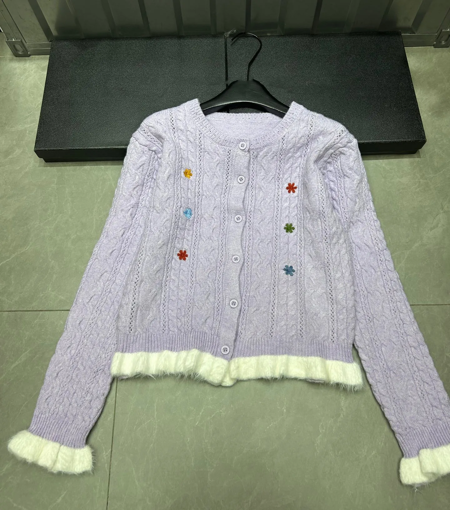 

Korean Fashion Sweet Flower Embroidery Soft Trimmed Sweater For Women's Autumn Winter Loose Knitted Cardigan C232