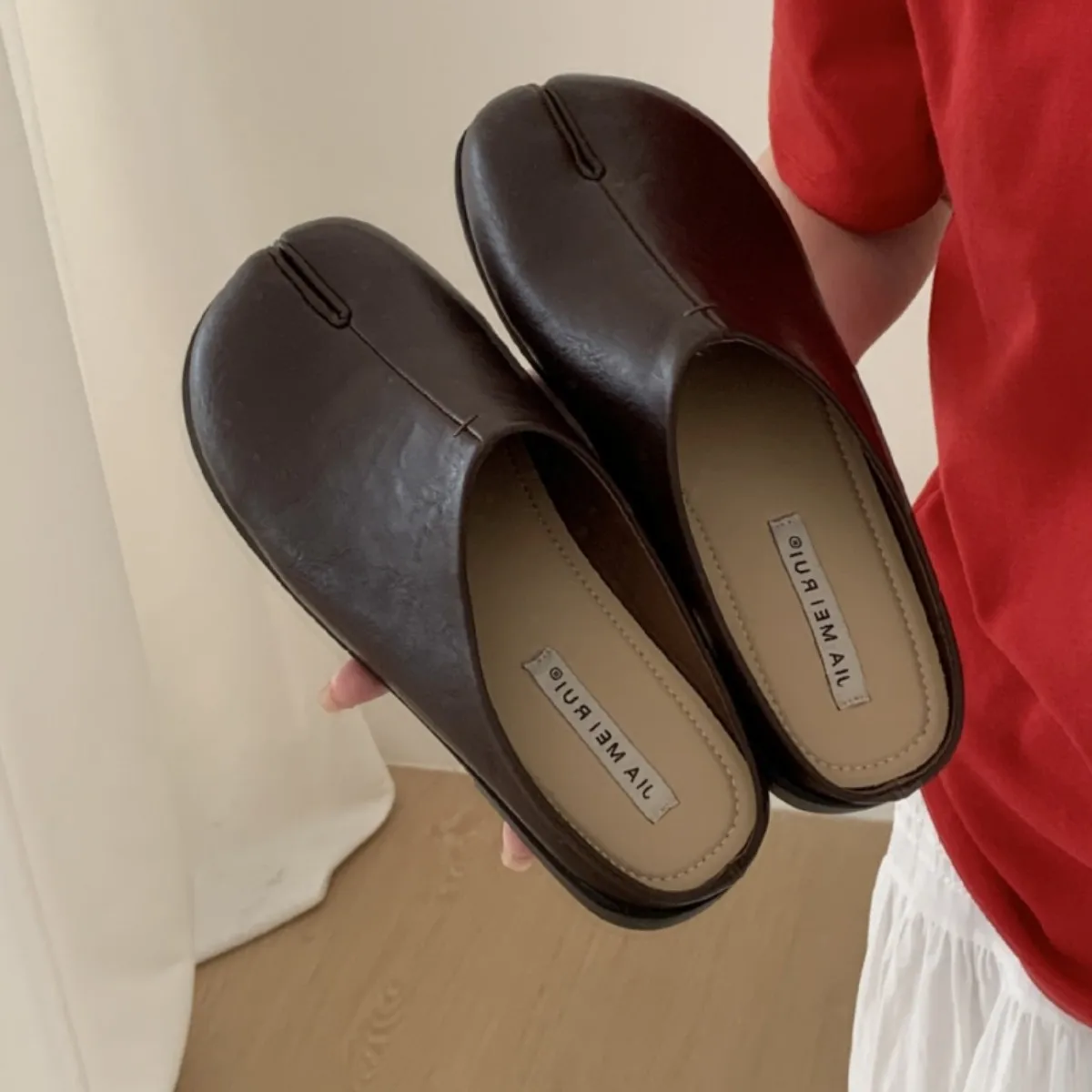 2026 Tabi Shoes Ninja Flats Leather Split Toe Flat Shoes Comfy Loafers Slip On Female Casual Ladies Mule Shoes