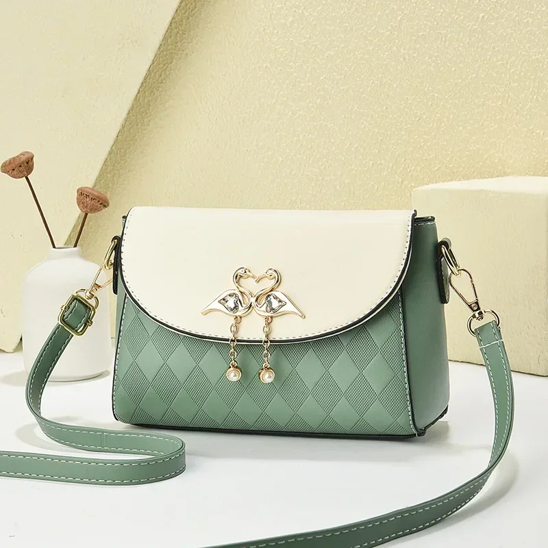 

​​2025 Fashionable Women's Simple Handbag Premium Color-Block Chain Shoulder Bag Compact Square Purse Ideal for Work & Leisure​