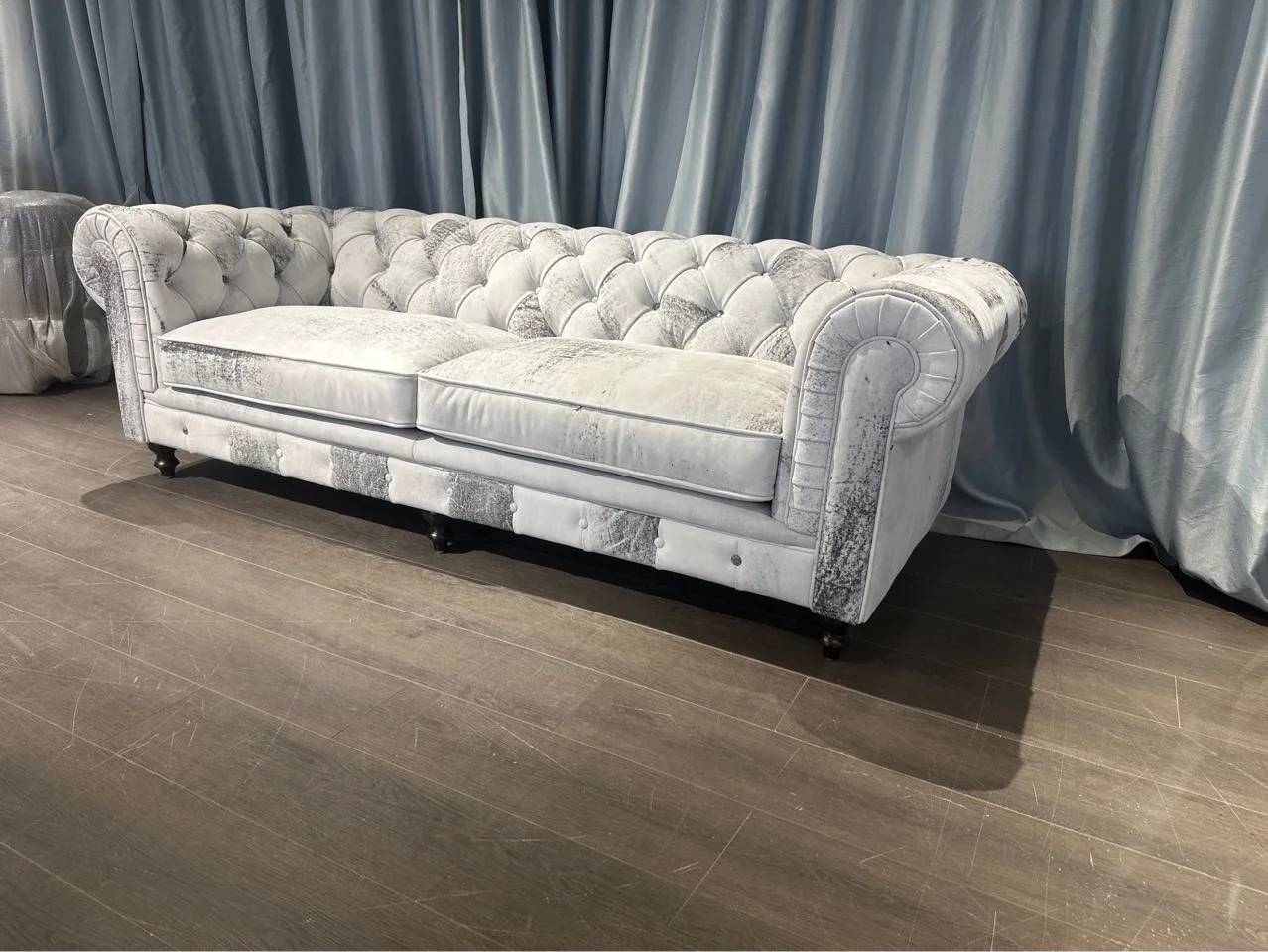 New light luxury buckle straight row full cowhide sofa leather art