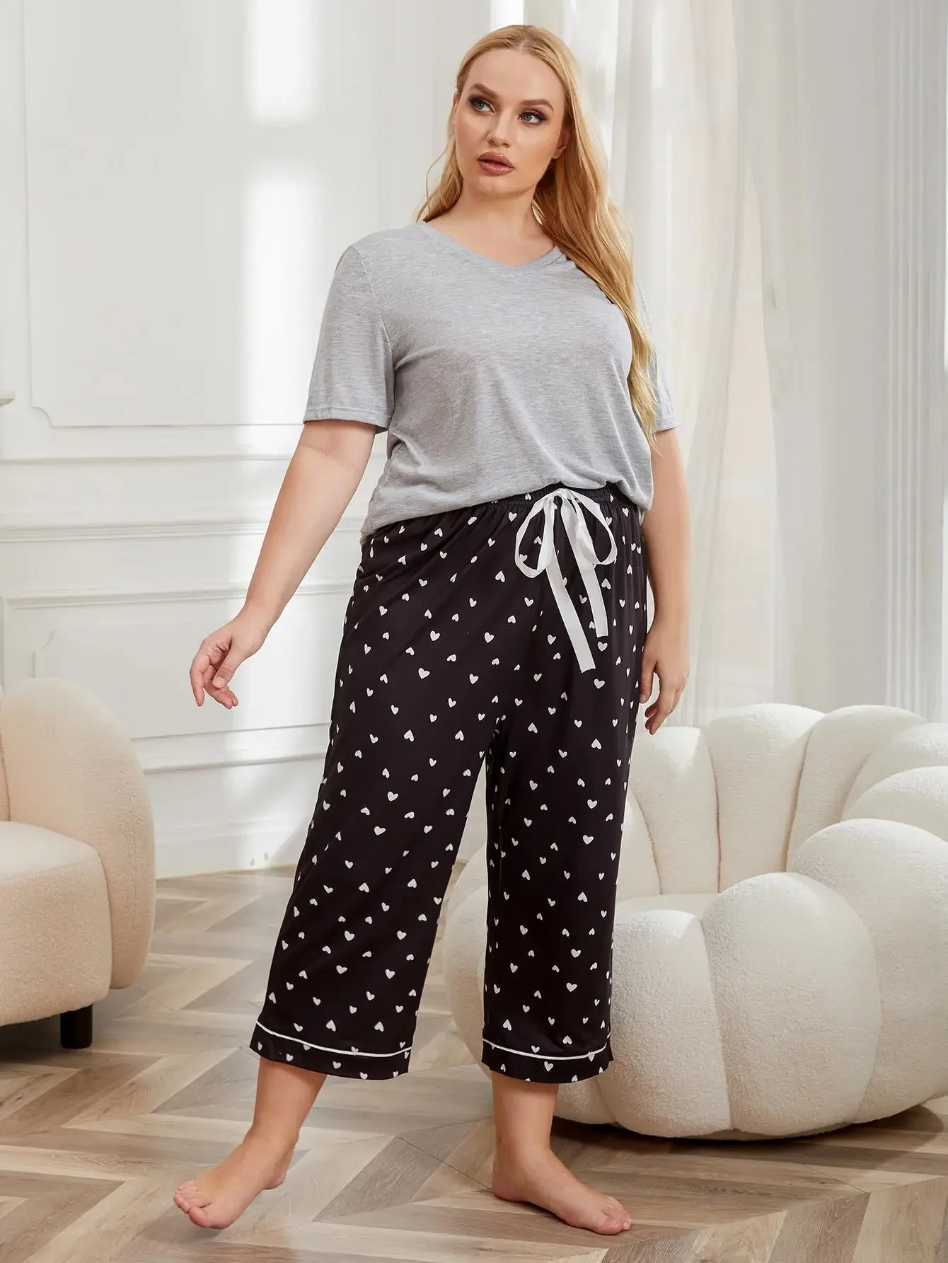 Plus Size Women Pajama Set Short Sleeves V Neck Top & Long Heart Print Pants Female Sleepwear 2 Pieces Nightwear Homewear Cloth