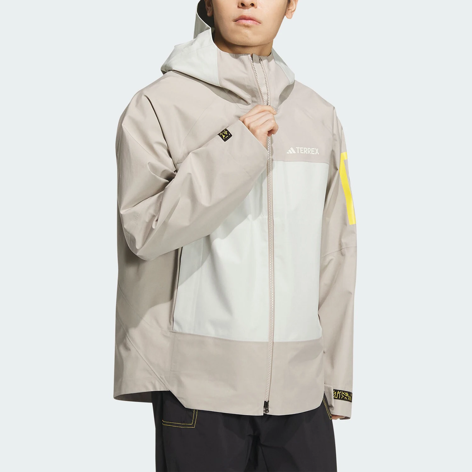 

Adidas genuine New Men's Outdoor Waterproof Hooded Windbreaker IS9522