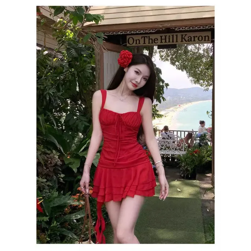 비치 휴가 스타일 불규칙 디자인 레드 비키니 스트랩 원피스 스커트 수영복 허리 조절 슬리밍 우아한