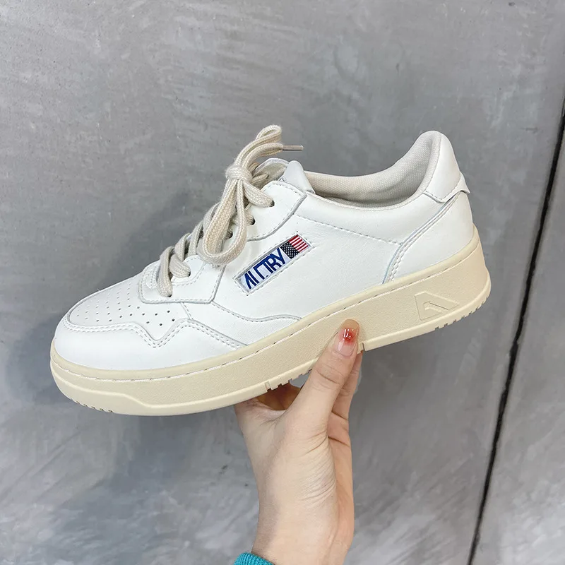 Casual sportowe buty na deskorolkę damskie nowe wiosenne letnie modne oddychające trampki damskie Retro skrzyżowane wędzidełko buty wulkanizowane