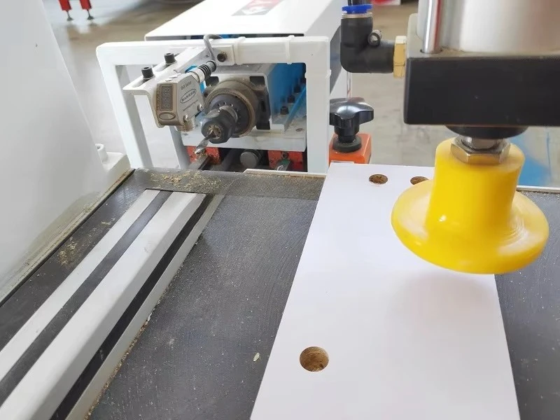 Perceuse d'établi à commande numérique pour bois personnalisable