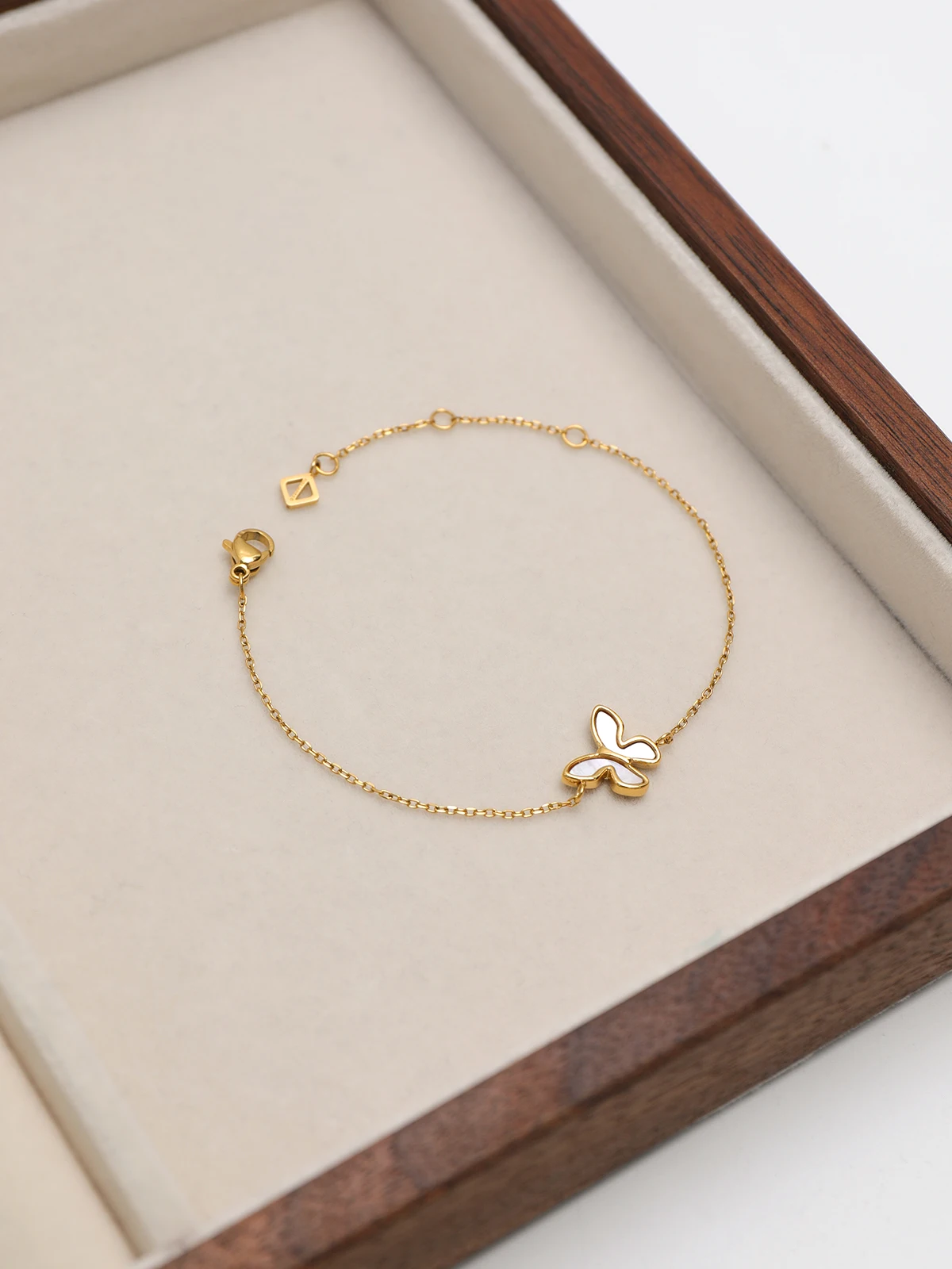 18K Gold Plated Mother of Pearl Butterfly Bracelet for Women Dainty Adjustable Chain Bracelet