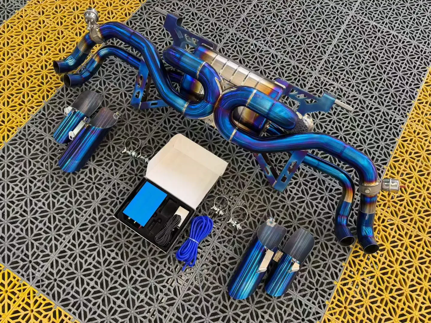 CGW Active Sound Muffler Titanium Exhaust Valved Pipes for Huracan 5.2 LP580 LP610 Blue Finish with Blue Ti Tips