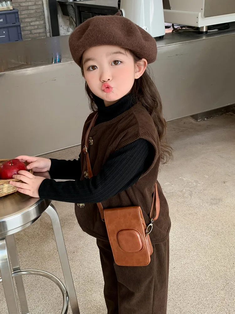 ชุดแฟชั่นเด็กผู้หญิงฤดูใบไม้ร่วง 2023 เสื้อกั๊กผ้าลูกฟูกแบบใหม่ ชุดเสื้อผ้าเด็กฤดูใบไม้ร่วง ชุดเสื้อยืดเด็ก ผ้าฝ้าย ชุดเด็ก