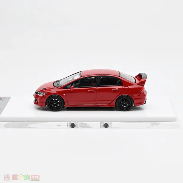 

Литая модель автомобиля Motorhelix 1:64 CIVIC FD2 Mugen RR красного цвета в 2025 году