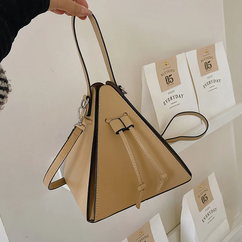 

Advanced Sense, Triangle Bag, Women's 2024 New Versatile Handbag, Personalized Candy-colored Diagonal Bag, Stitching Handbag