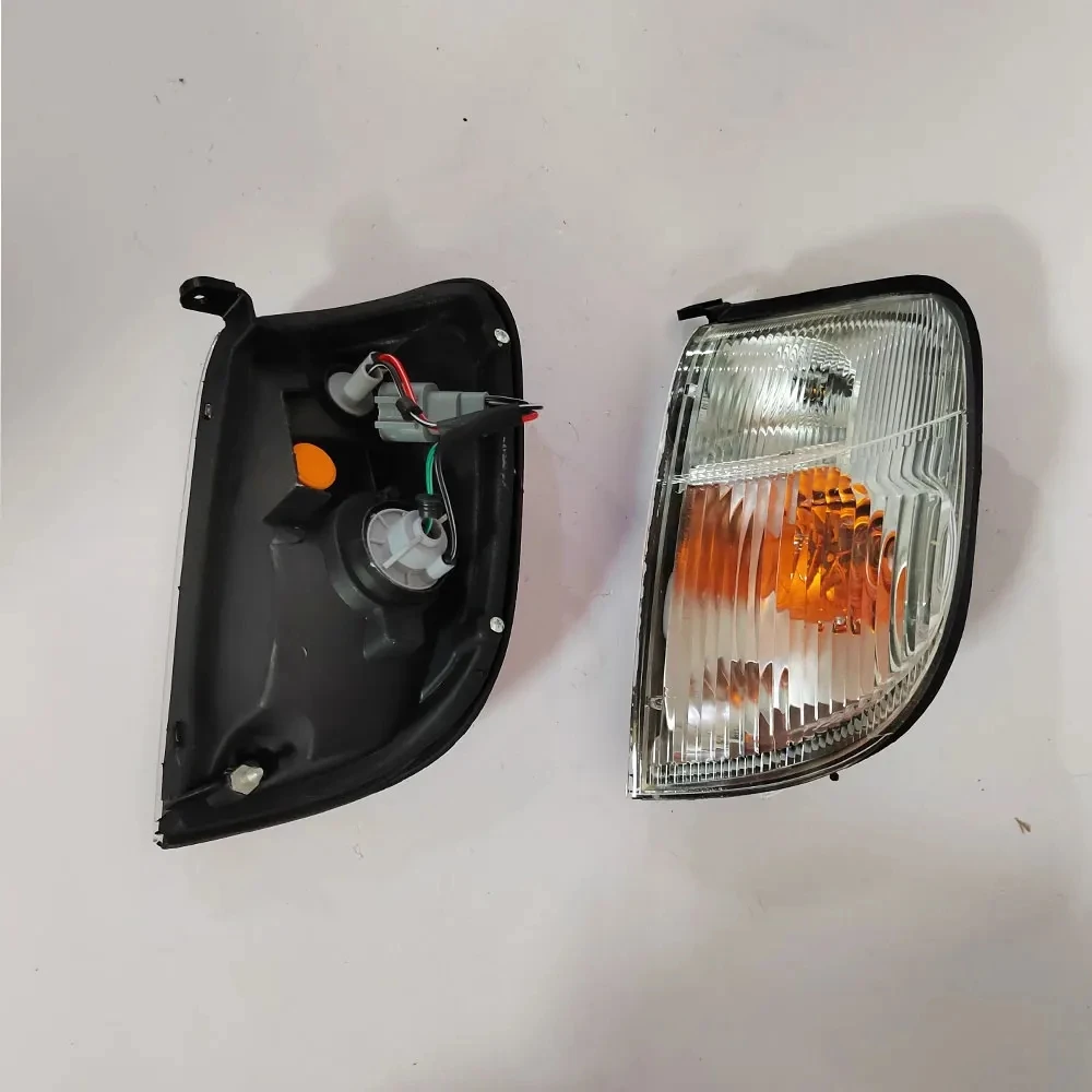 

A Pair of Car Front Turn Signal Light Corner Lamp For Nissan Datsun Navara D22 1997 to 2002
